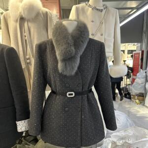 冬季配毛领羽绒小香风短款大衣女新款高级感重工钉钻收腰中长西装