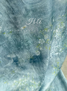 水墨微透淡蓝色暗纹提花印花浮光锦布料汉服旗袍面料大肠圈手工布