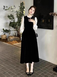 法式撞色拼接丝绒连衣裙女秋季赫本风气质泡泡袖长款小香风黑裙子