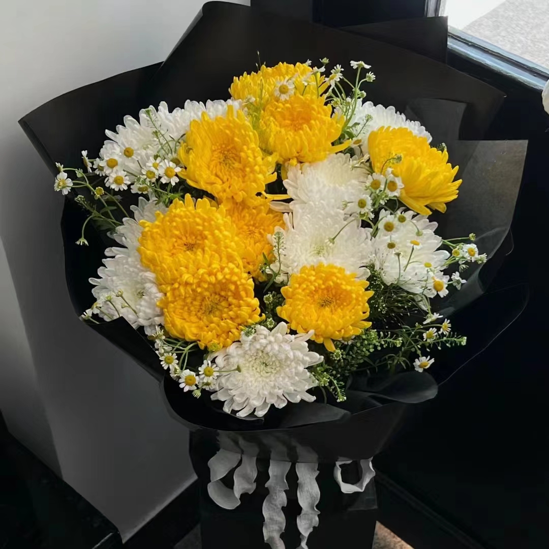 黄白菊花花束清明节追掉寄托哀思