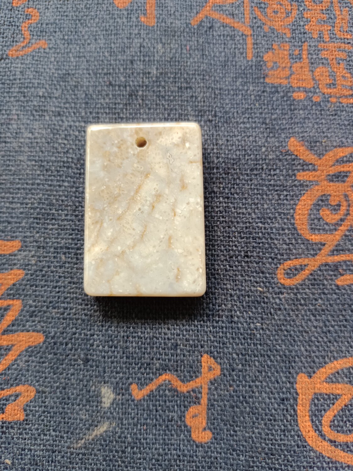 花意境天然珊瑚玉原石无事牌吊坠玉化菊花玉石挂件平安扣一物一图