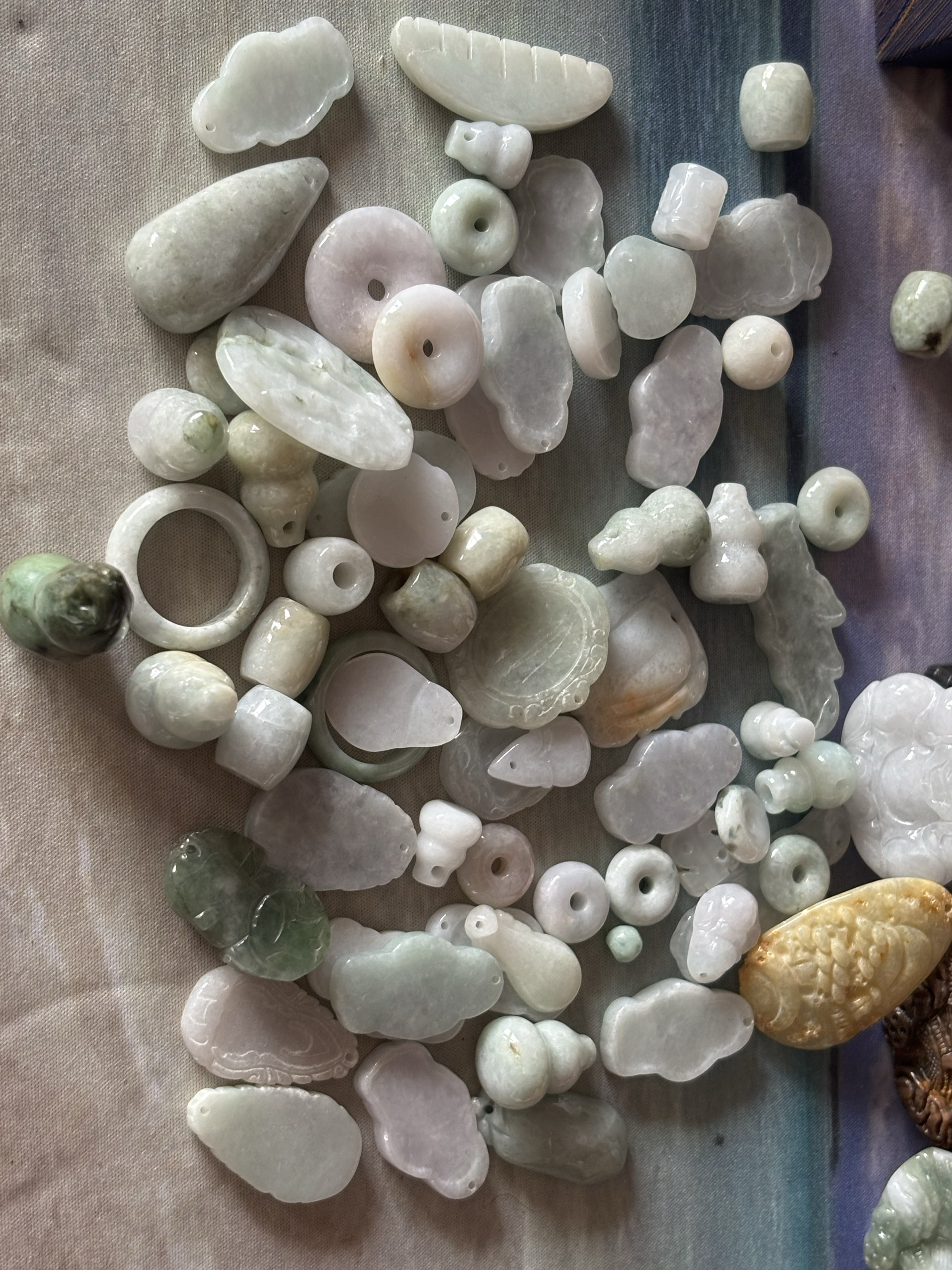 五块新店开张翡翠吊坠小件 微瑕福利特惠001