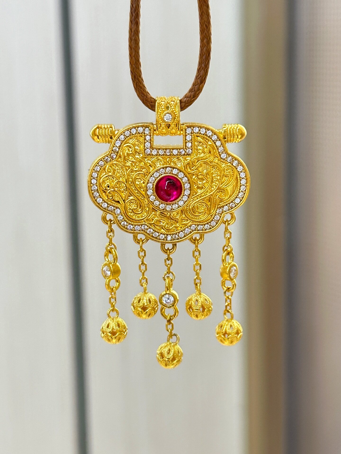 足金999珐琅彩龙凤流苏锁吊坠新中式龙凤锁挂坠2026新款