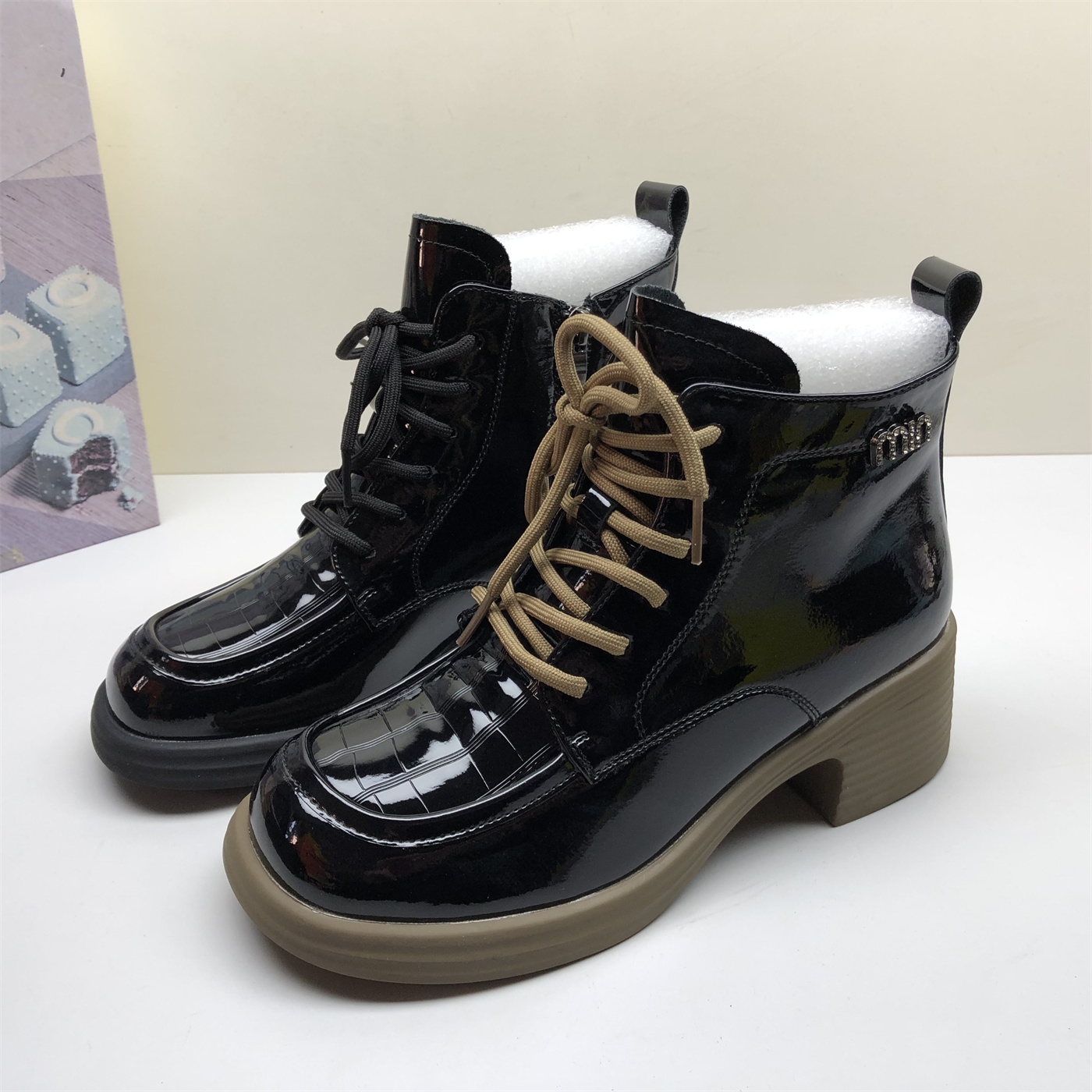 商场撤柜秋冬真皮女靴子粗跟百搭圆头新款时装靴女舒适厚底单靴女