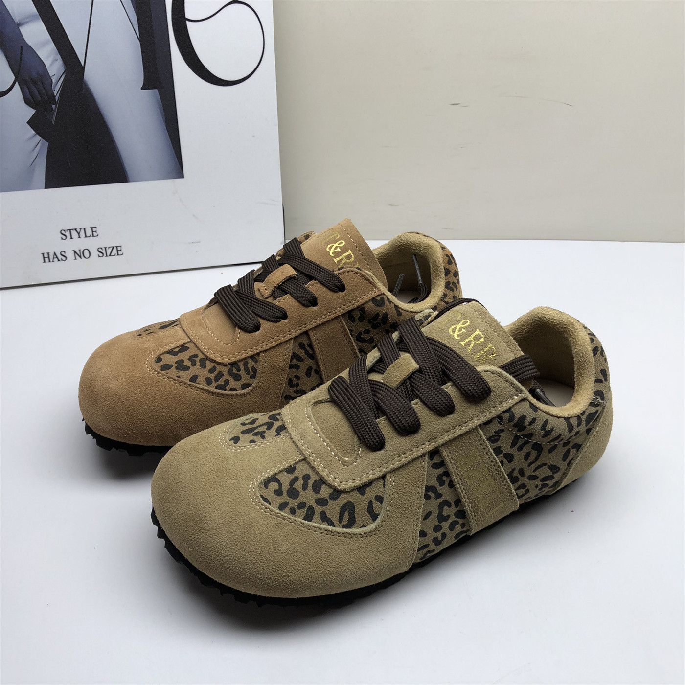 品牌撤柜真皮女鞋复古豹纹德训鞋女磨砂皮系带内增高休闲运动鞋女