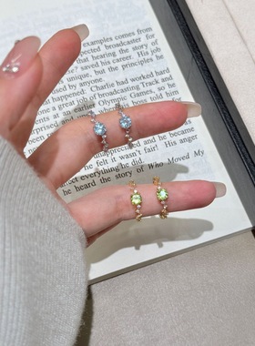 25新款个性闪钻天然蓝托帕石四爪戒指女小众精致高级感橄榄石指环