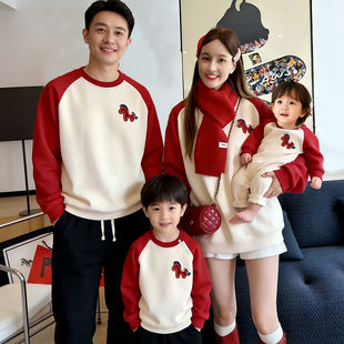 亲子装秋冬加绒马年全家福爬服刺绣卫衣一家三四口家庭套装春节服