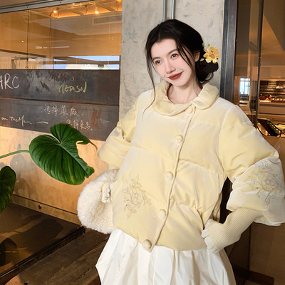 渔小平 琉光花梦 甜美减龄丝绒刺绣山茶花领灯笼袖羽绒服巨好看