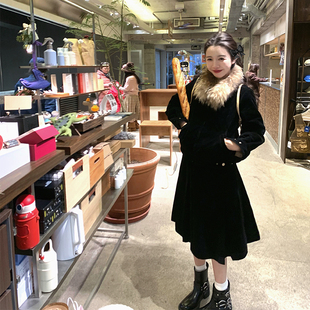 渔小平 伦敦日记 平平绒加绒环保毛领短外套女黑色仿皮草保暖外套