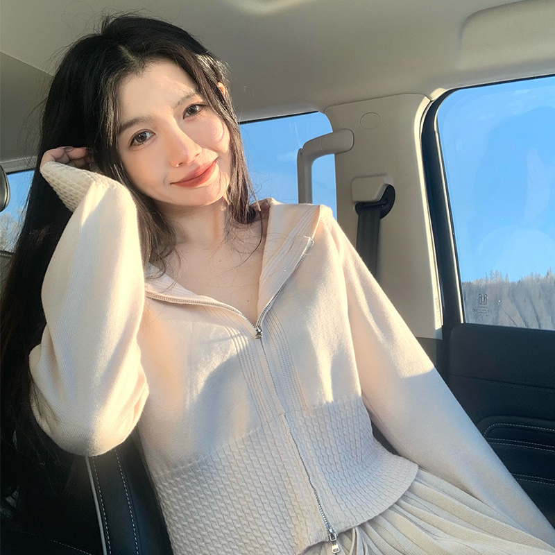 渔小平 少女的祈祷 羊毛针织套装2024秋冬连帽针织开衫半裙两件套