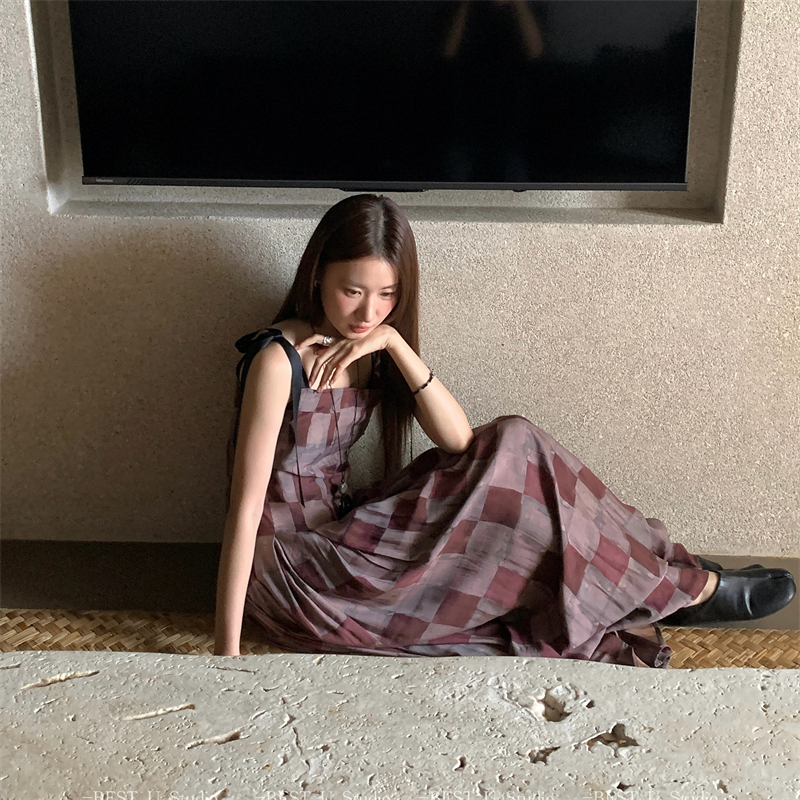 BestU设计感吊带格纹连衣裙