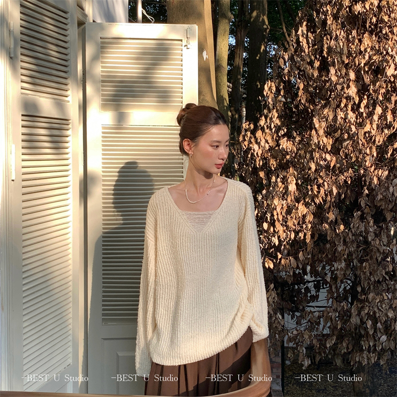 宽松氛围感配飘带V领针织毛衣