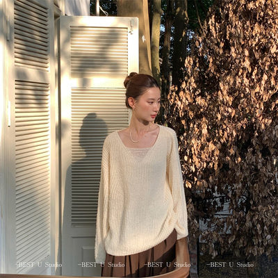 宽松氛围感配飘带V领针织毛衣