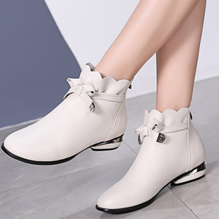 2024秋冬新款白色平跟真皮短靴马丁靴女平底单靴韩版时尚圆头棉靴