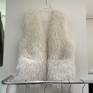 时尚皮草马甲女2024秋冬新款年轻款宽松显瘦环保滩羊毛坎肩外套