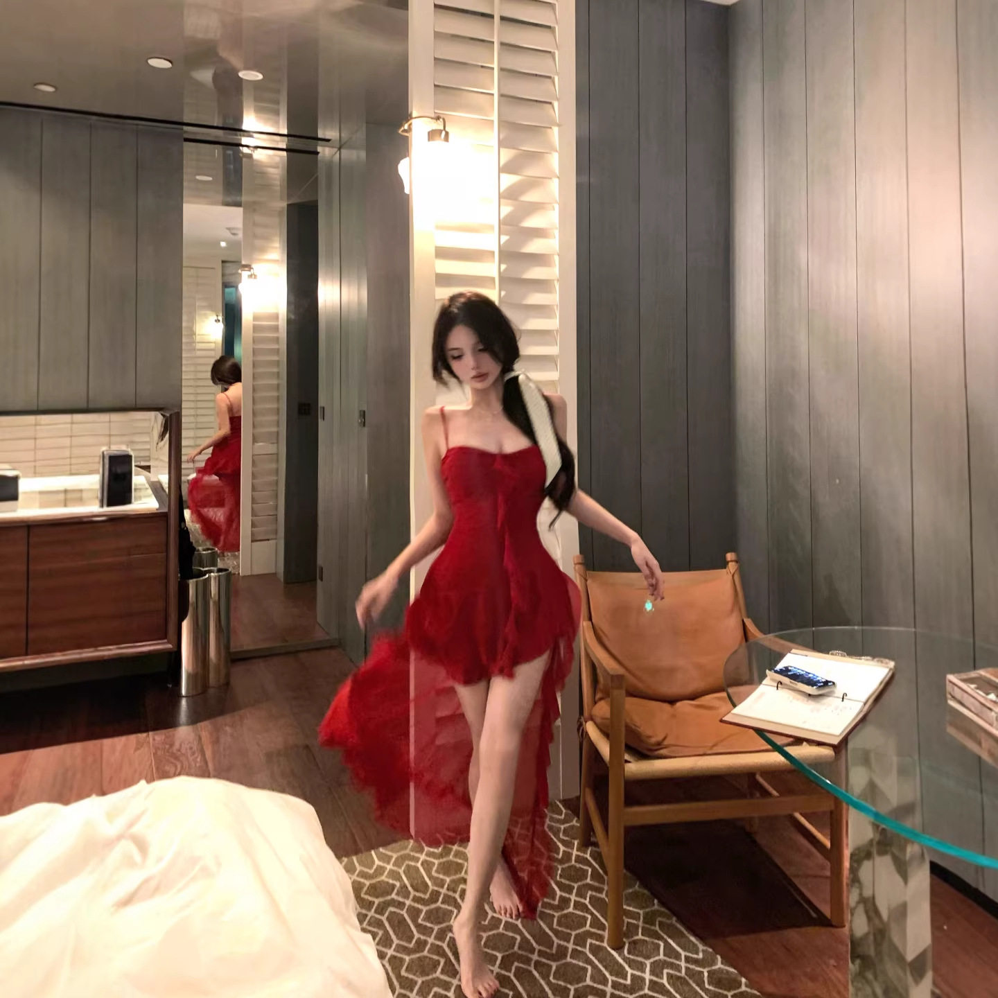 大西北旅游新疆草原拍照穿搭度假长裙女红色燕尾不规则吊带连衣裙