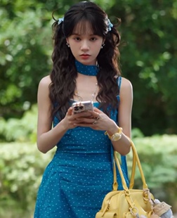 短剧念念有词桑鹿同款蓝色波点蕾丝花边吊带连衣裙度假裙2025新款