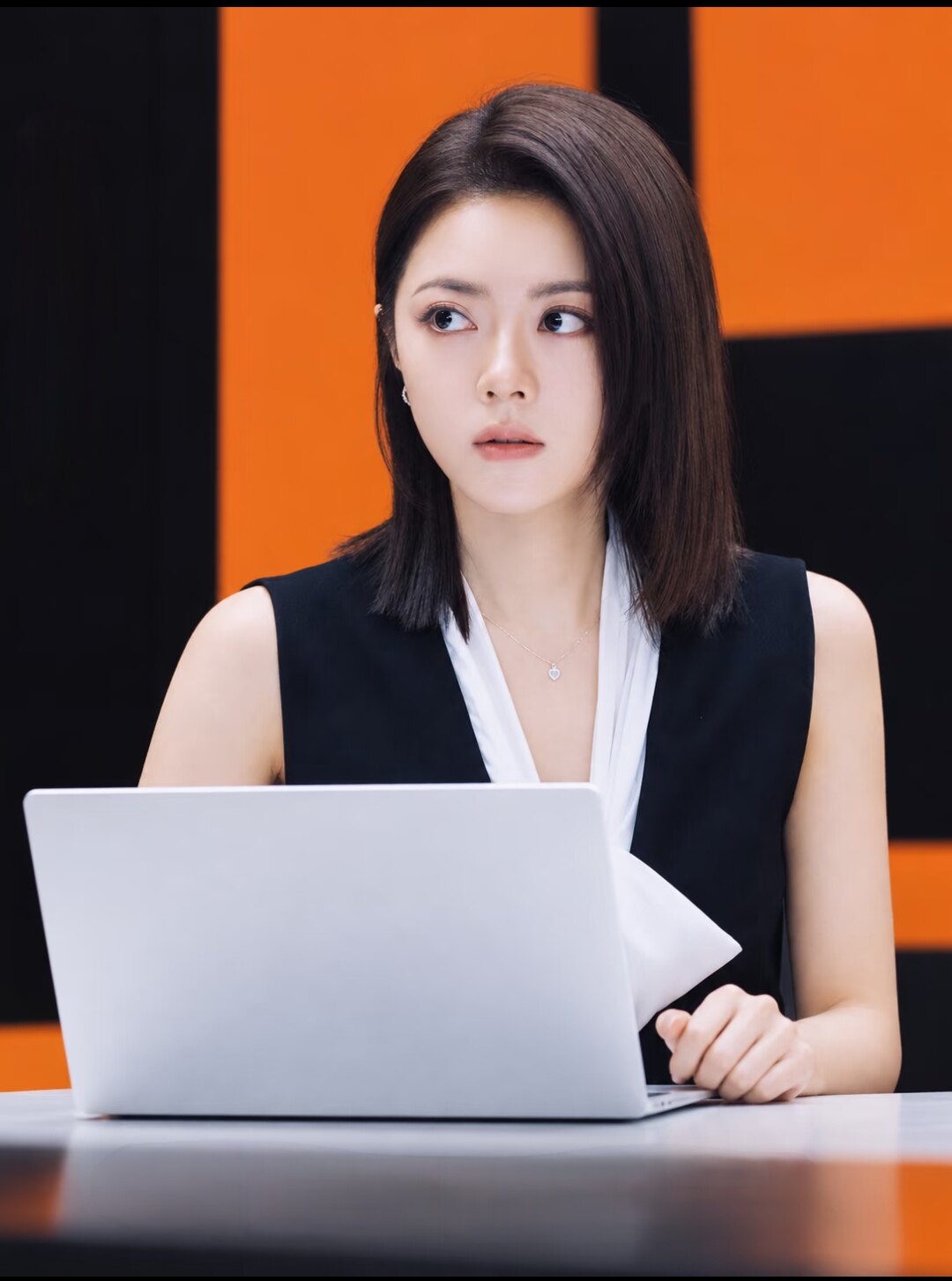 无可替代徐迟赵今麦同款拼色飘带蝴蝶结无袖马甲背心上衣女2026