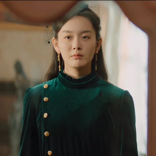 电视剧情陷姜瑶同款复古墨绿色丝绒连衣裙新款气质2025