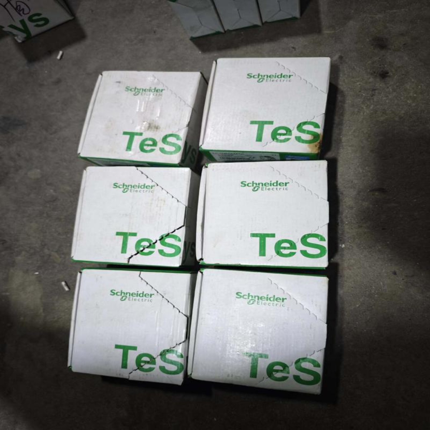 售前询价议价接触器  LC1D65AM7C有4个l可维修