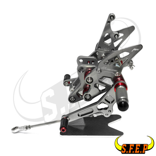 适用铃木 Suzuki 隼 GSXR1300 99-07 新款改装升高脚踏 脚套总成 - 封面