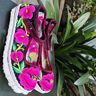 云南彝绣花鞋贵州布鞋纯手工千层底毛边布底方口女式一字扣带妈妈