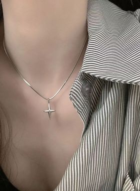 夏天配t恤的项链女轻奢小众甜酷辣妹风钛钢星星十字架蛇骨毛衣链