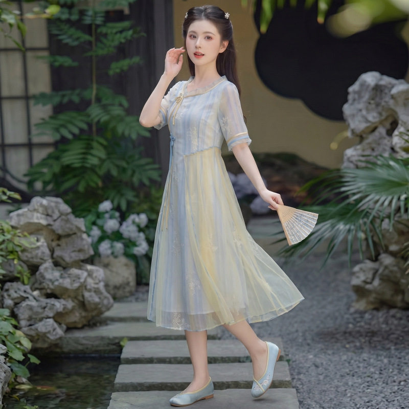 2026年夏季新款新中式国风日常通勤百搭气质优雅显瘦收腰连衣裙子