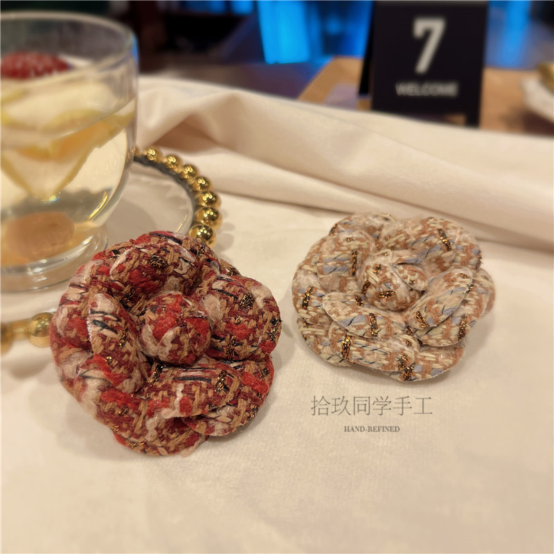 车迟恩 Chien 富家千金的秘密私藏版粗呢山茶花胸花高级感胸针
