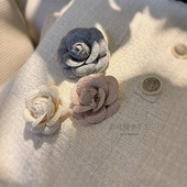 富家千金 秘密小香风粗花呢3色山茶花胸针配饰胸花多高档女别针