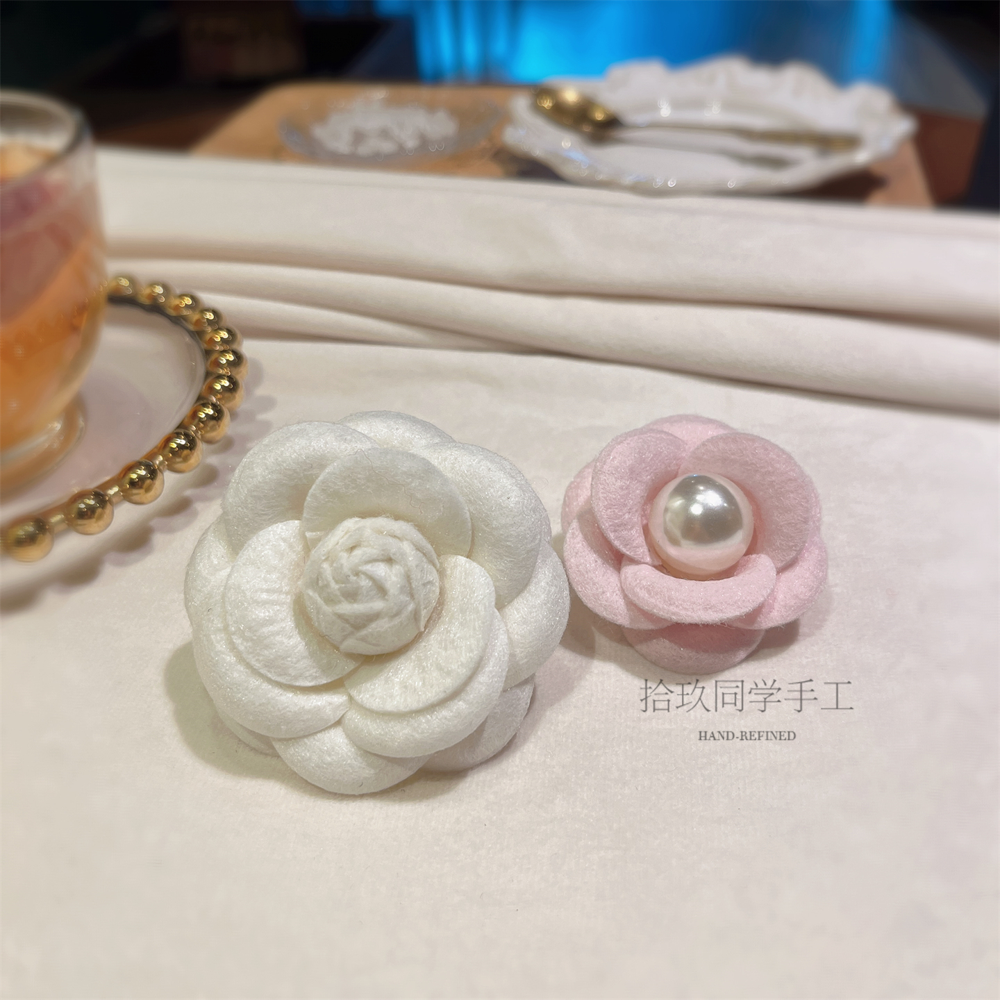 甜美粉色珍珠山茶花胸针可爱叠戴花朵胸花精致女外套别针配饰品