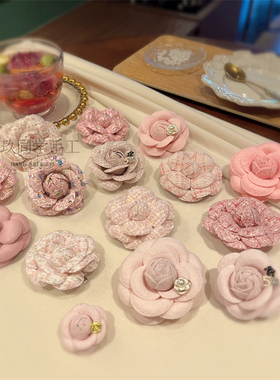 开春粉色小香风胸针设计感小众休闲胸花西装别针饰品甜美立体花朵