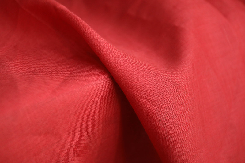 意大利进口薄款绯红色细腻扎实编织亲肤纯亚麻面料设计师布料