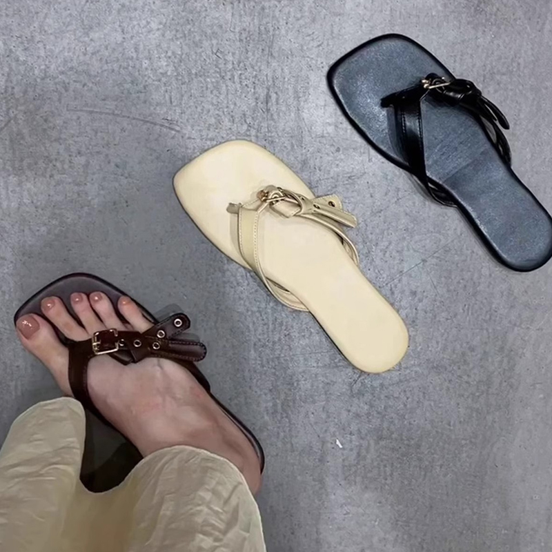 复古皮带扣夹趾凉拖鞋女平底~