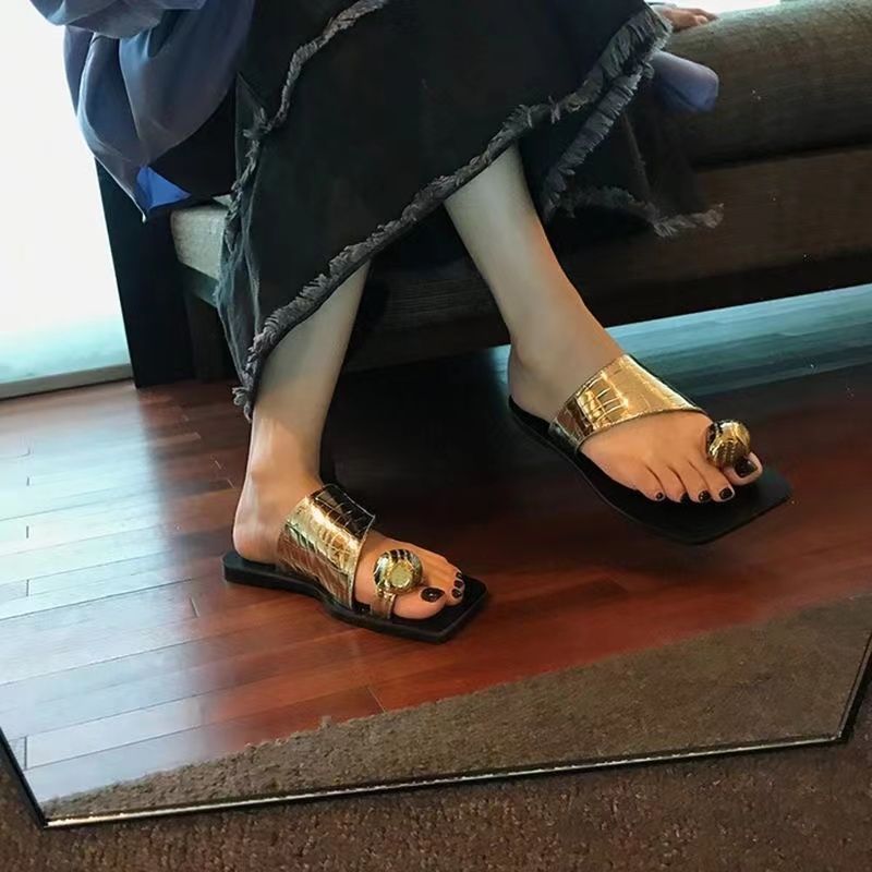 2023方头金属扣夹趾一字拖鞋女夏外穿平底个性套趾罗马凉鞋女鞋