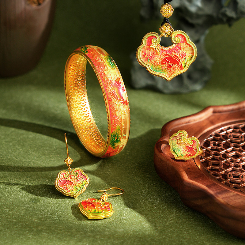 佐卡伊四时华彩系列夏套装珐琅彩黄金手镯新款正品连年有余金镯子