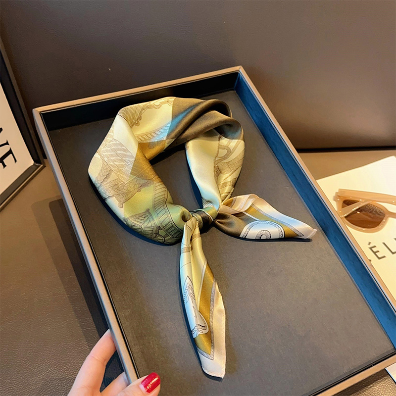 法式格调大牌感真丝方巾小丝巾女春夏新款西装配饰围巾气质款领巾