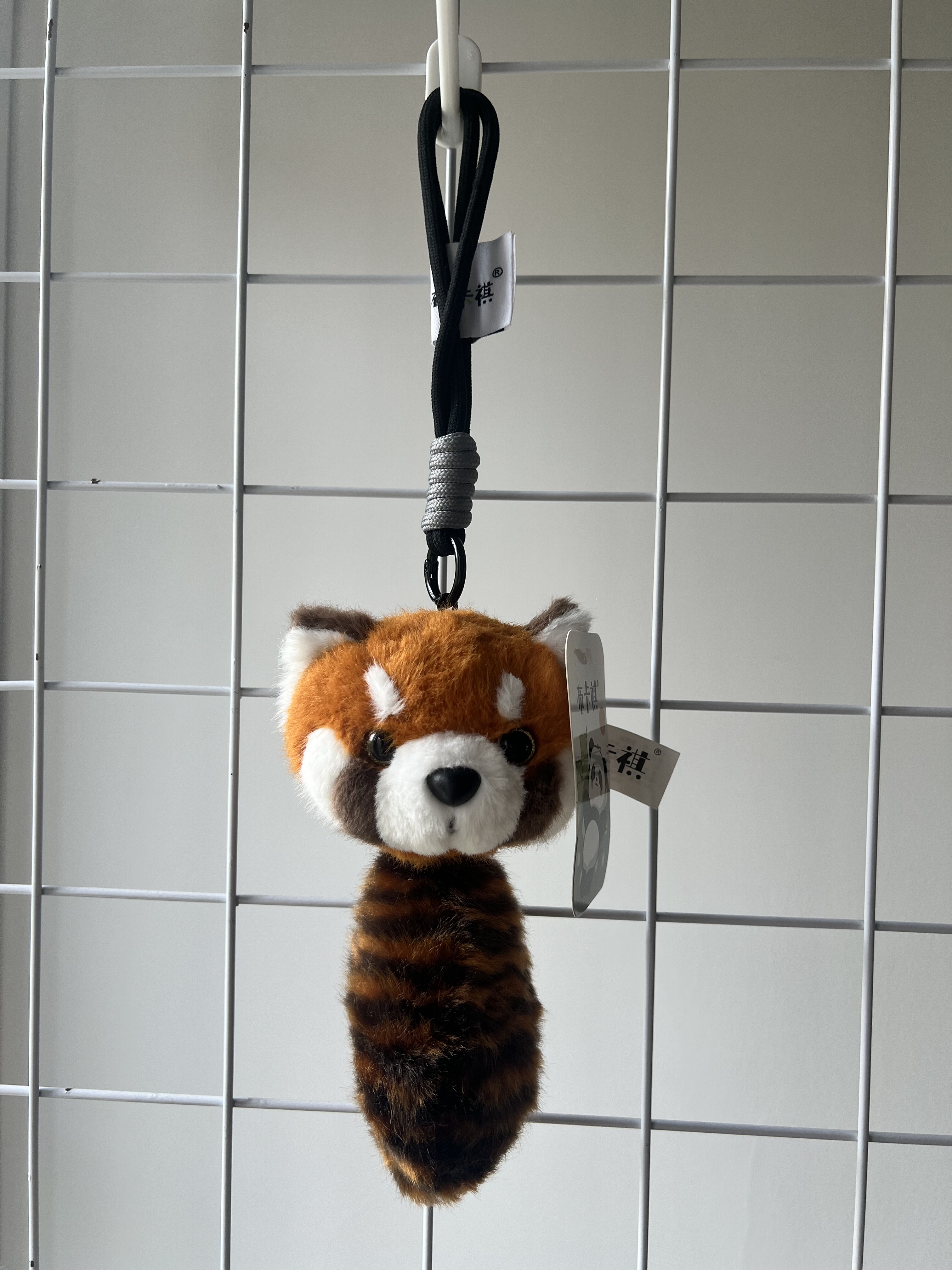 红山爆款布卡祺小熊猫拉尾巴可爱书包挂件公仔毛绒玩具钥匙扣挂饰