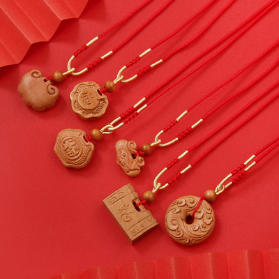 桃木雕刻平安扣长命锁红绳项链