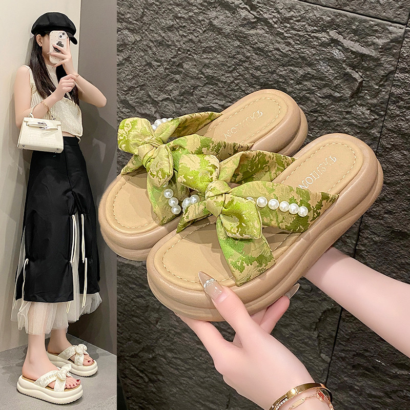 2025新款夏季新款水钻平底丝绒夹脚拖鞋休闲日常潮款舒适增高女拖