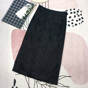 霓裳羽衣 黑色新中式重工刺绣中腰包臀修身显瘦中长款气质半身裙