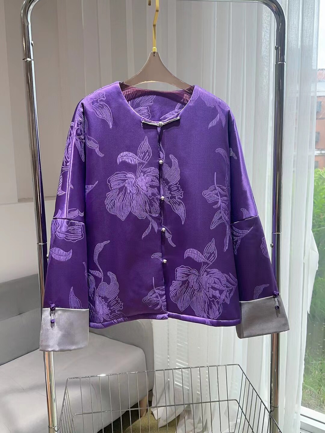 霓裳羽衣 轻奢精品紫色真丝提花冠乐绉圆领中式复古单排扣女棉服