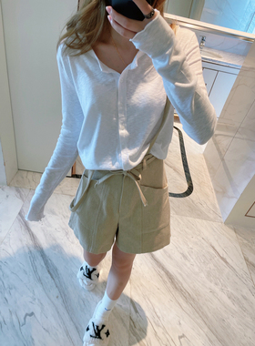 智研 现掌柜推荐的必入款~百搭弹力纯棉显瘦纽扣开衫长袖白色T恤