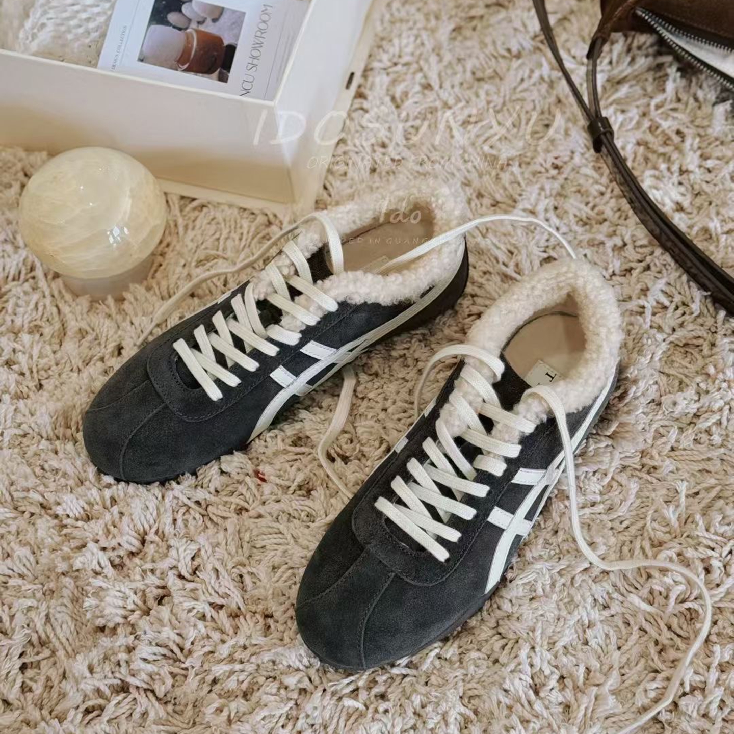 牛猄拼色羊毛圆头系带绒里德训鞋