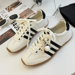 斯淇斯丁欧货女鞋2026年早春新款牛皮拼色圆头系带平底休闲德训鞋