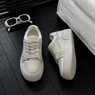 做旧牛皮圆头系带厚底运动休闲小白鞋 斯淇斯丁欧货女鞋 2026春新款