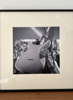黑白摄影师作品音乐盯鞋摇滚朋克英国乐队吉他主唱酒吧装饰画挂画