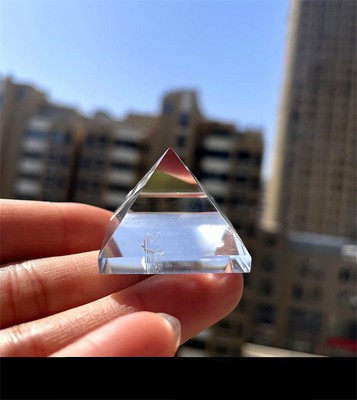 巴西白水晶原石打磨金字塔