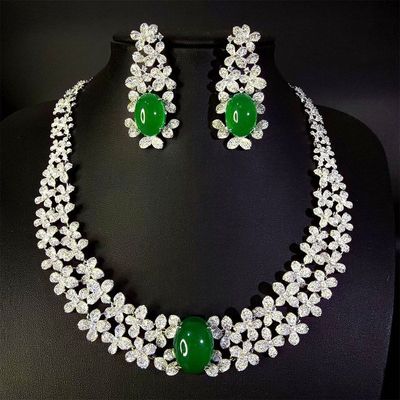 2025新款玛瑙绿宝石花簇项链耳环套装镶钻四叶草花型设计优雅