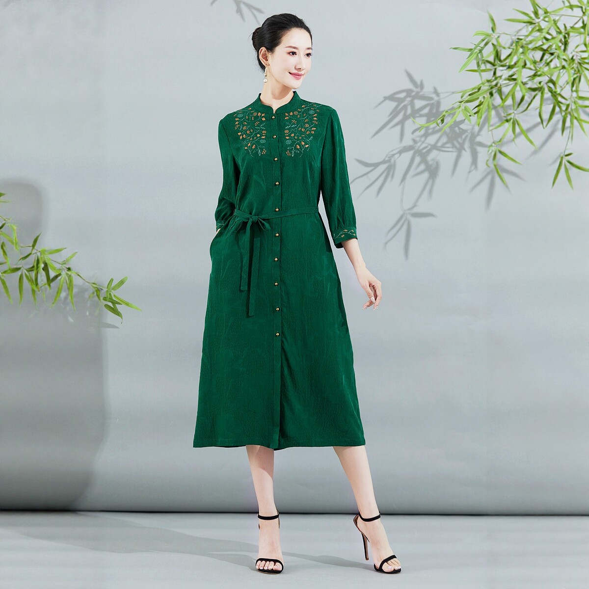 断码-2XL,4XL*红灯笼*100%桑蚕丝香云纱冠乐绉 绣花 开衫连衣裙